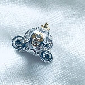 🏰 NWOT Princess Cinderella's Carriage Charm✨